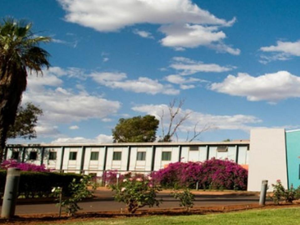 Seasons Hotel Newman Exterior photo